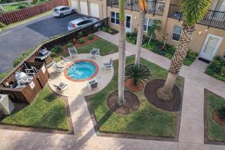 Beach half a block New Inside Up to 8 Pool - 8