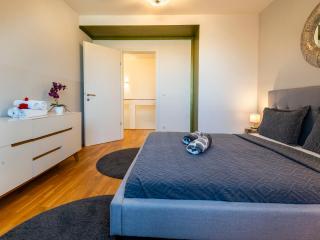 Premium Duplex 2BR for 6 with Balcony near City Museums Metro U3 U2 - 3