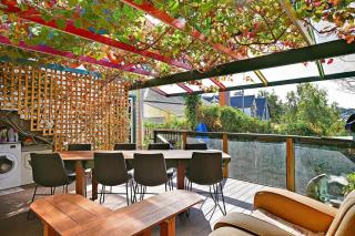 Birdcage - King Bed - Walk to CBD - 2