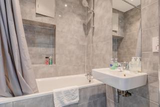 Bright and Airy 1BD Flat in North London - 7