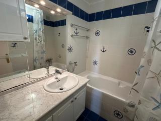 Appartement 3 pièces en front de mer avec balcons, à Cabourg, proche centre-ville. - FR-1-487-275 - 2