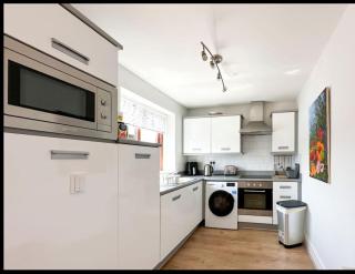 Centrally located 2Bed Duplex - 7