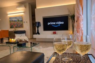 Luxury Lake View Penthouse Jacuzzi & Steam Bath - 4