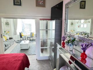 Victoria House - Self Catering Quiet Guesthouse - Adult Singles and Couples Only - 2