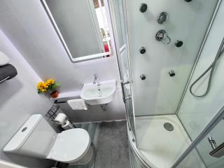 Victoria House - Self Catering Quiet Guesthouse - Adult Singles and Couples Only - 5