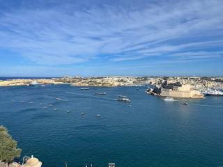 50 Steps To Sea View by Vallettastay - 2