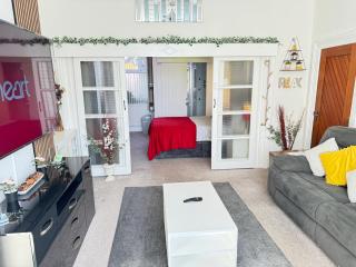 Victoria House - Self Catering Quiet Guesthouse - Adult Singles and Couples Only - 9