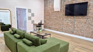 Fresh & Cozy Retreat w King Bed By KeenStays - 5