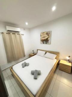 Large Paceville Central Apartment 3 - 9