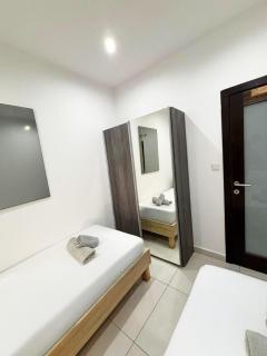 Large Paceville Central Apartment 3 - 8