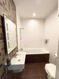 Large Paceville Central Apartment 3 - 6