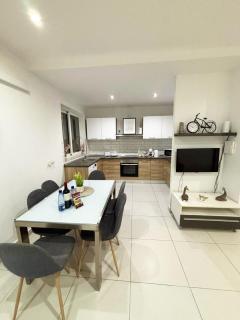 Large Paceville Central Apartment 3 - 5