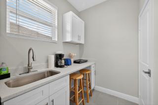 Modern 1BR Near Busch Gardens & Downtown - 5