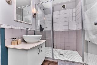 1-Bed Apartment, Patio and Workspace in central Sandton - 8