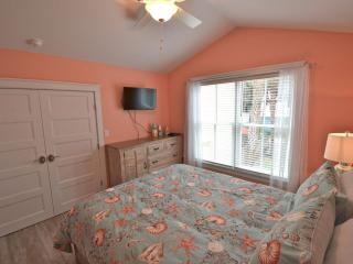 Coastal Chic with Premium Internet at Studio 589! - 2