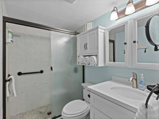 Island Place 111 Downtown w Pool See Dolphins Play - 2