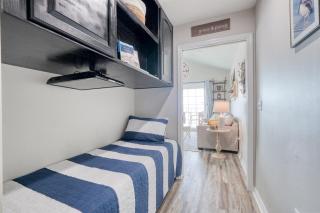 Gorgeous Views at Luxurious Island Place 207! - 6