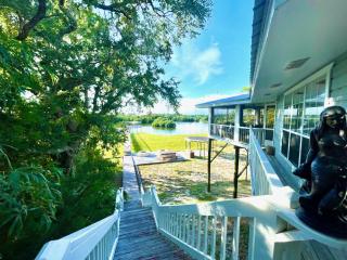 Spectacular Waterfront Property at Cloud 9! - 8