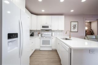 Victorian Inspired Downtown, Boat Trailer Parking! - 3