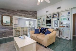 Porch Pace- Quiet Home with glimpse of water views - 6