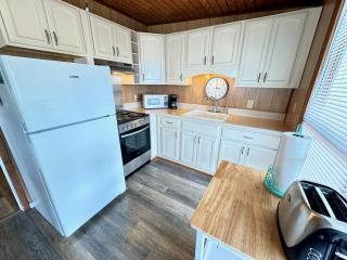 Downtown Apartment Half Block to Sunsets on Water - 4