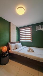 Dylan's Cozy 2BR Suite with Full Kitchen near SM North EDSA - 3