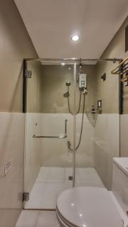 Dylan's Cozy 2BR Suite with Full Kitchen near SM North EDSA - 1