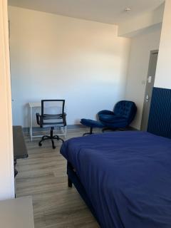 Spacious 5 Bedroom Home Near City Centre Sleeps 10 - 9