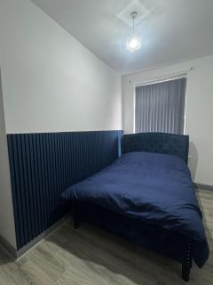 Spacious 5 Bedroom Home Near City Centre Sleeps 10 - 0