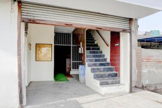 Hotel O Cross King Hotel & Restaurant - 2