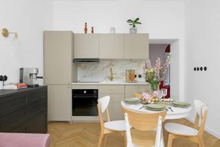 oompH Warsaw Central Stylish Vintage Apartment - 9