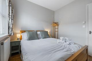 Stylish York Home Free Parking Sleeps 4 - Pass the Keys - 9