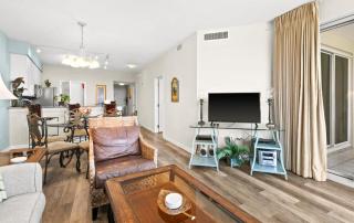 The Crescent 207 - 8