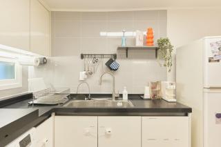 Sinsa Still - 5 minutes from Sinsa Station, 8 minutes from Nonhyeon Station, 5 minutes from Airport Bus, Luggage Storage, Adult Hospital, Business Trip, Hangang Park, Convenient Transportation - 7