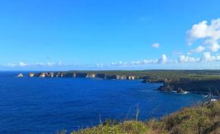 Appartement Lumineux avec Piscine à Petit-Canal 90m² - 8