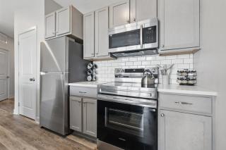 IRIE Living, ReNEW Kg 2Bd Gym Pool BRAND NEW! - 7