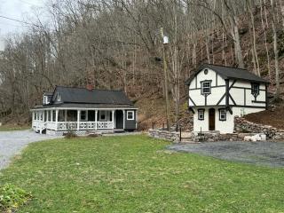 The Renovated Smokehouse at Seneca Rocks - 4