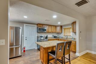 6 Mi to Downtown Jax! Modern Family Home - 3
