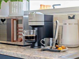 Sea-View Apartment - Steps to Beach & Shops - 1