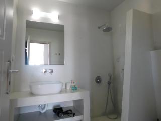 Perissa Design Centro Suites - 9