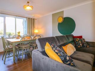 Farnham Park Apartment - 5