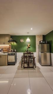 Dylan's Cozy 2BR Suite with Full Kitchen near SM North EDSA - 4