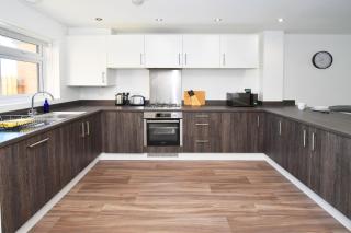 3BDR Regal House with Parking and Garden - 9