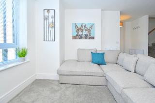 3BDR Regal House with Parking and Garden - 4