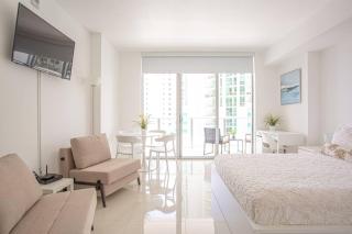 Unique Lux Condo w/ Bay View and Free parking! - 0