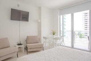 Unique Lux Condo w/ Bay View and Free parking! - 8