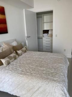 Unique Lux Condo w/ Bay View and Free parking! - 6