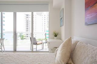 Unique Lux Condo w/ Bay View and Free parking! - 3