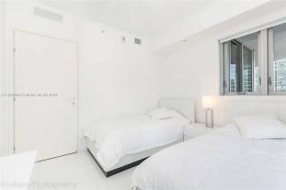 Brickellhouse 2BR 2B Amazing View and Furniture - 1