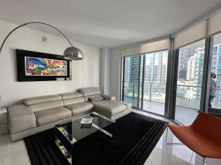Brickellhouse 2BR 2B Amazing View and Furniture - 9